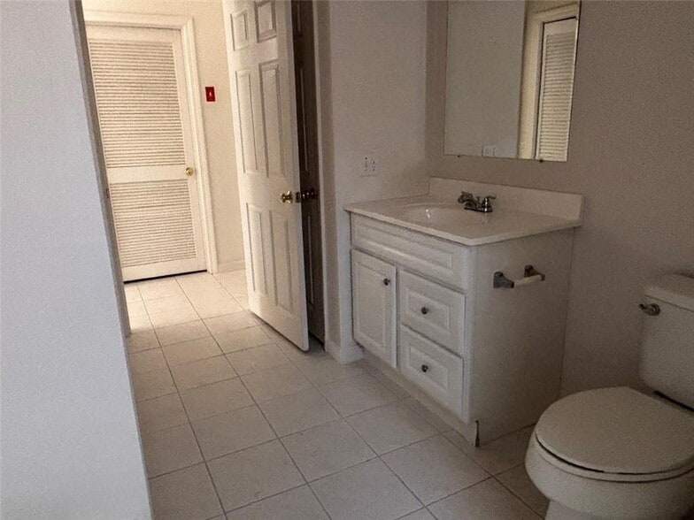 Building Photo - 100 Clinton Dr