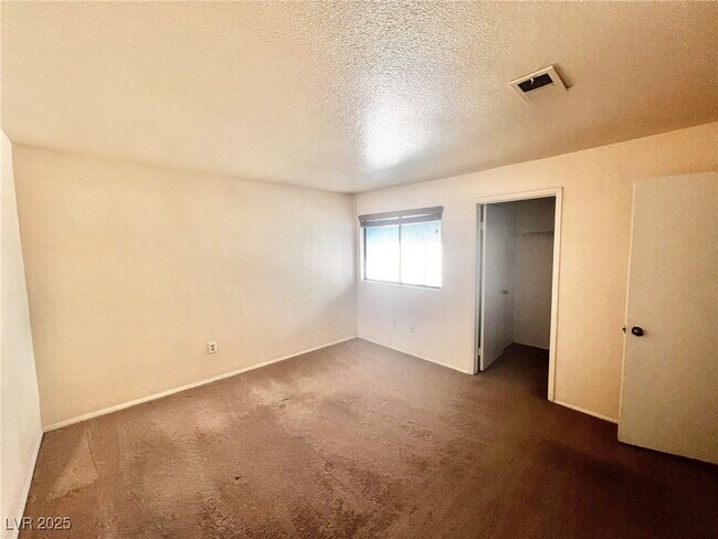 Building Photo - 2140 Pinetop Ln