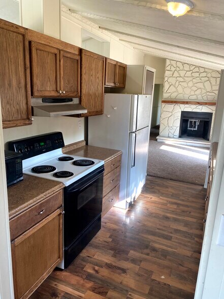 Kitchen - 4270 E Valley Center Rd