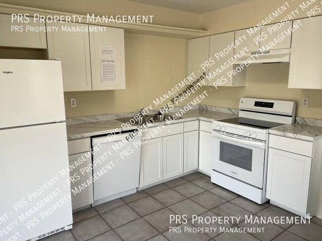 Building Photo - 1532 E El Parque Dr