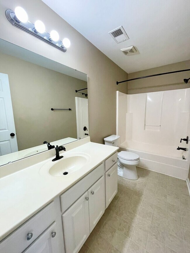 Building Photo - West Columbia