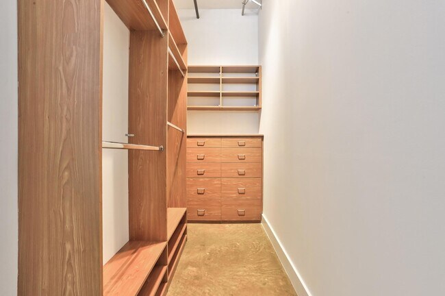 Building Photo - 180 NE 4th Ave