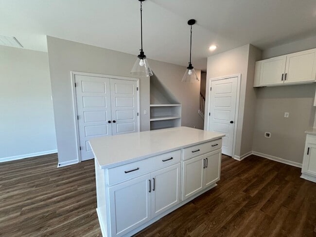 Building Photo - 8405 Paramount Point