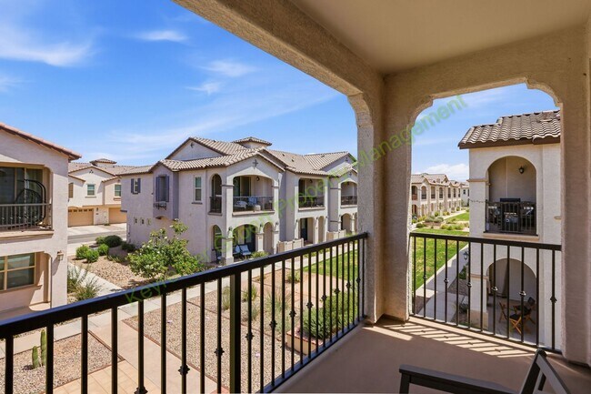 Building Photo - Fully-Furnished End Unit Gilbert Home in Warner Meadow Community