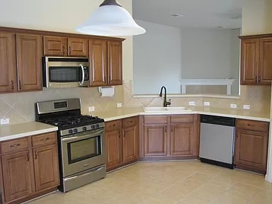 Building Photo - 141 Carriage Way
