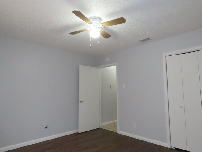 Building Photo - Charming 2 Bedroom, 1 Bath House in Whiteh...