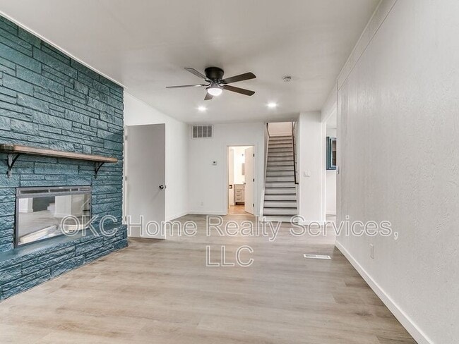 Building Photo - 1812 W Noble Ave