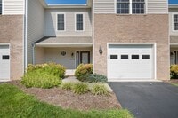 Building Photo - 3 bed/2 1/2 Bath. Pet Friendly, Pool,