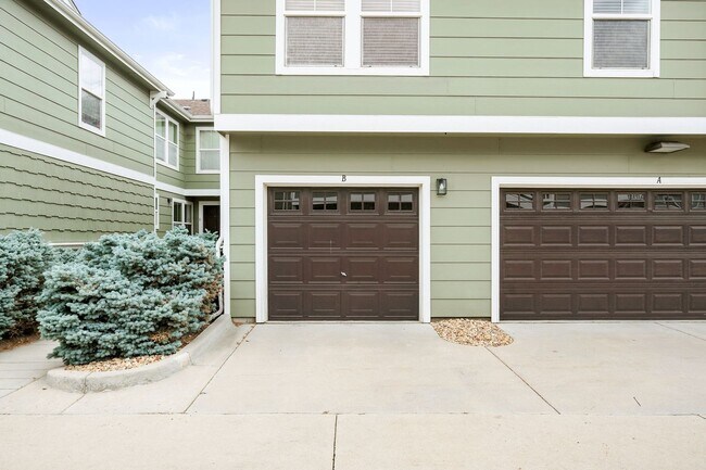 Building Photo - Modern 3BD, 2.5BA Cottonwood Condo with At...