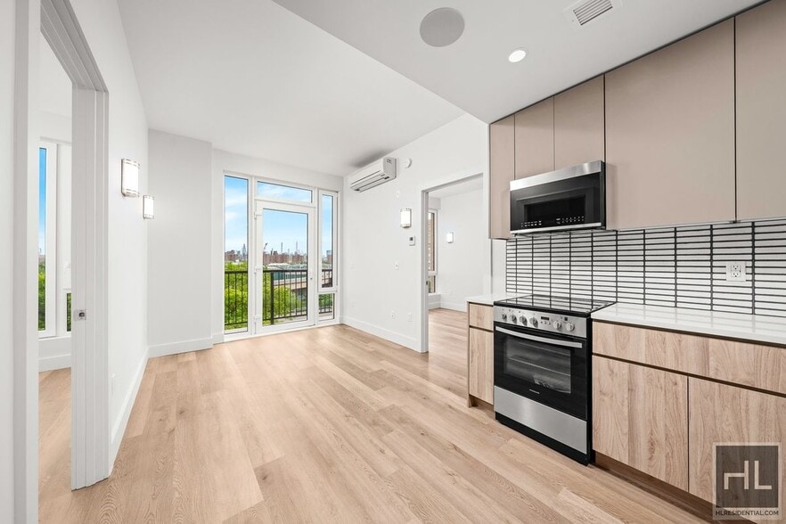 Building Photo - 91 Bruckner Blvd
