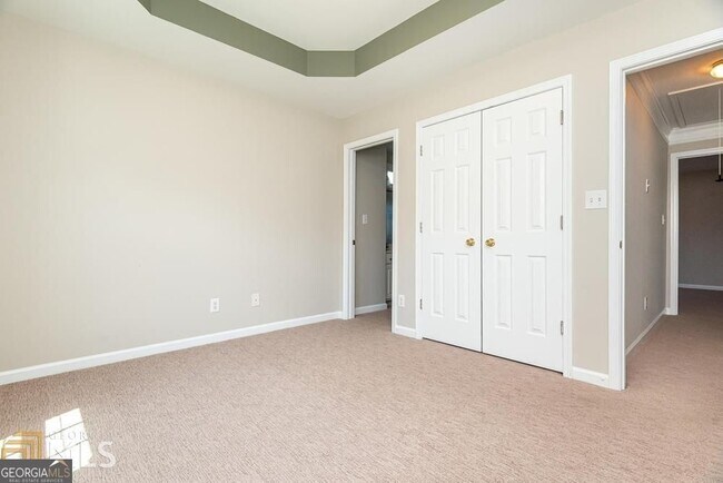 Building Photo - 225 Heritage Lake Dr