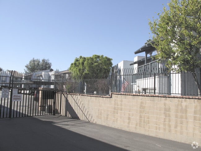 10030 Rosecrans Ave - Rosewood Apartments