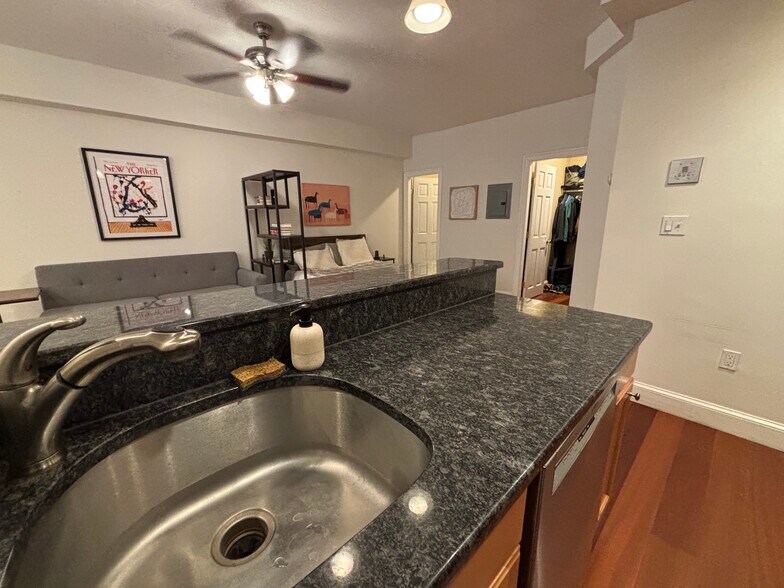 Building Photo - 7 Grove St