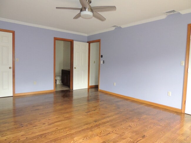 Building Photo - 12 Cardinal Ln