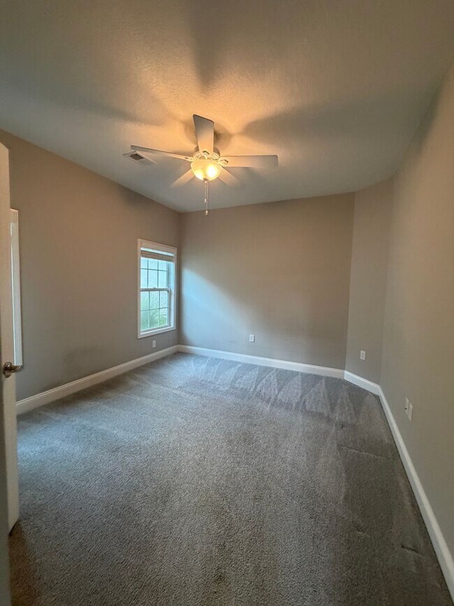 Building Photo - 158 The Villas Wy