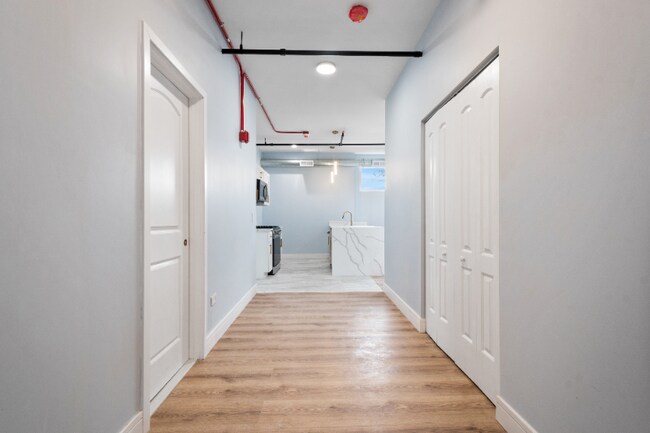 Building Photo - 9865 W Roosevelt Rd