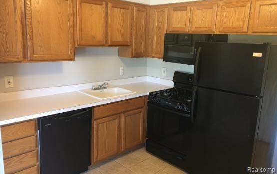 Building Photo - 500 N Fox Hills Dr