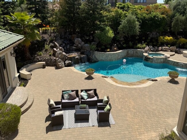 Building Photo - Luxury Two-Story 4BD/4.5BA Home, Located i...