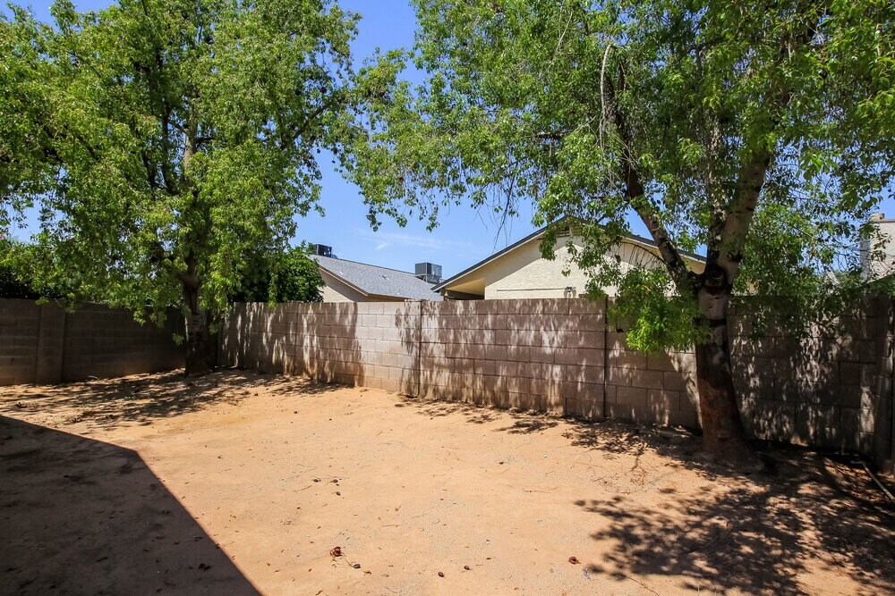 Building Photo - 8864 W Morningside Dr