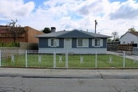 Building Photo - Cute 3Bedroom 1Bath Home Located Off Stockdale Hwy Centrally Located. Large Gated Yard. Gardner I...