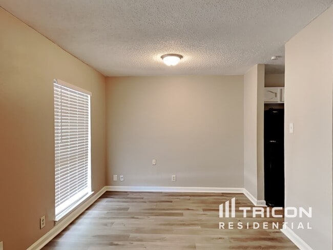 Building Photo - 5350 Binz Engleman Road San Antonio TX