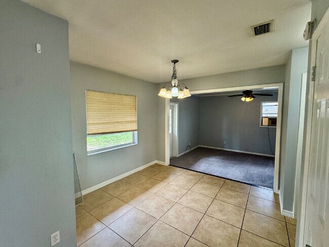 Building Photo - 301 Hickory Ln