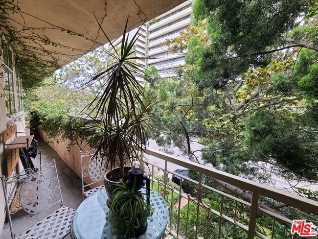 Building Photo - 933 Hilgard Ave