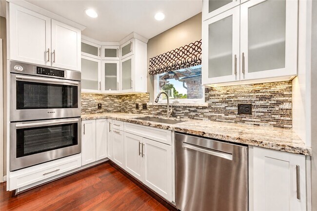 Building Photo - 15739 Fleetwood Oaks Dr