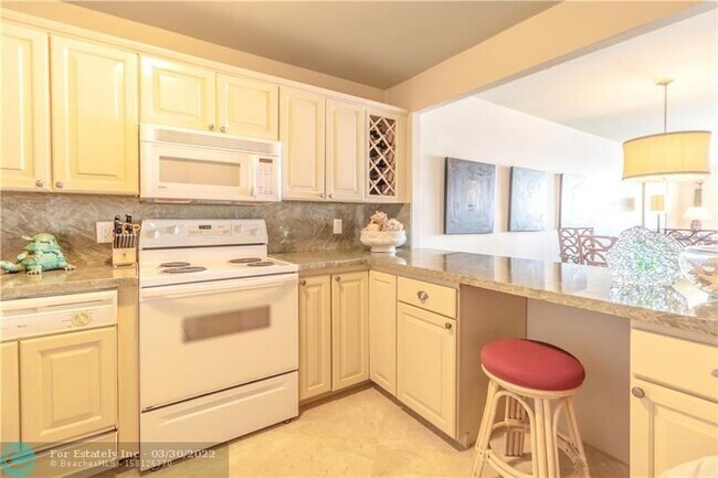 Building Photo - 511 Bayshore Dr