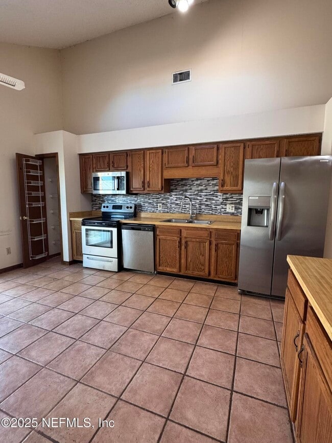 Building Photo - 403 Filmore Dr