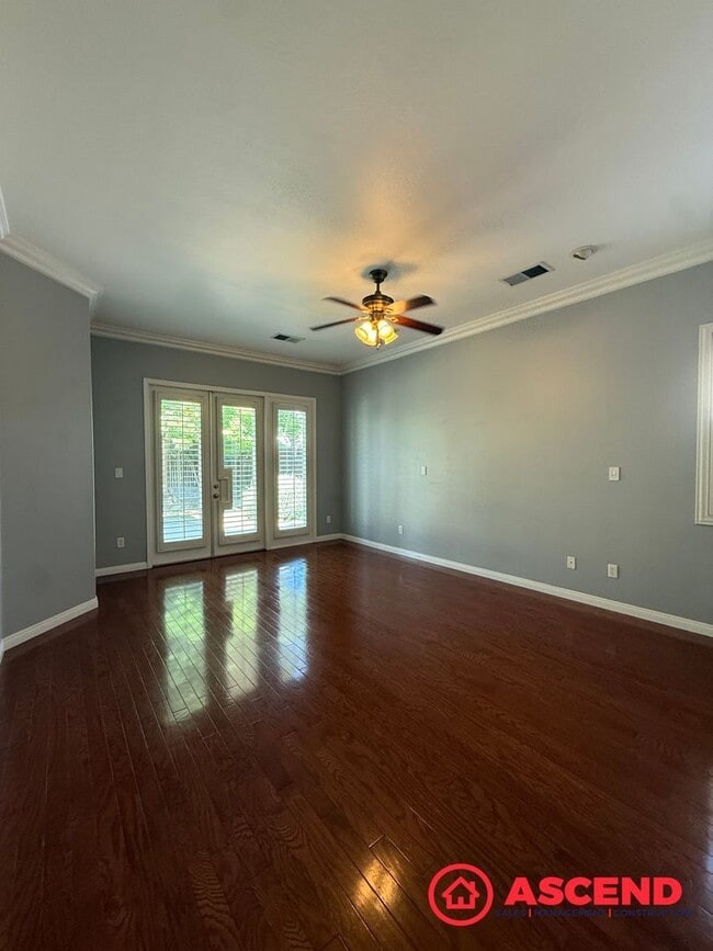 Building Photo - ** Move In Special! **Charming Home in Olive Dr Area!