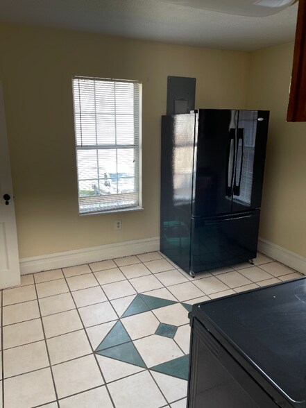 Building Photo - 1530 3rd Ave