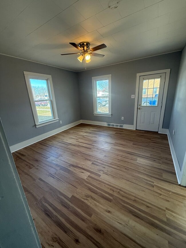 Building Photo - Lovely 2 bedroom now available!