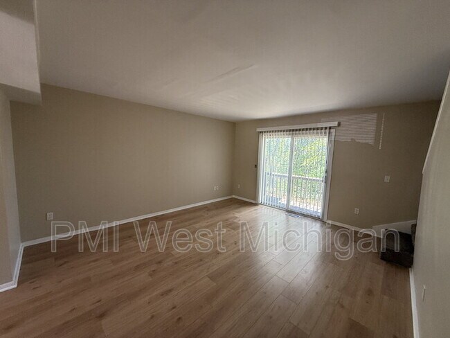 Building Photo - 6051 In the Pines Dr SE