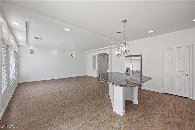 Building Photo - 9353 Grand Reve St