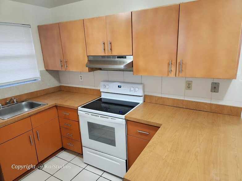 Building Photo - 800 NE 14th St