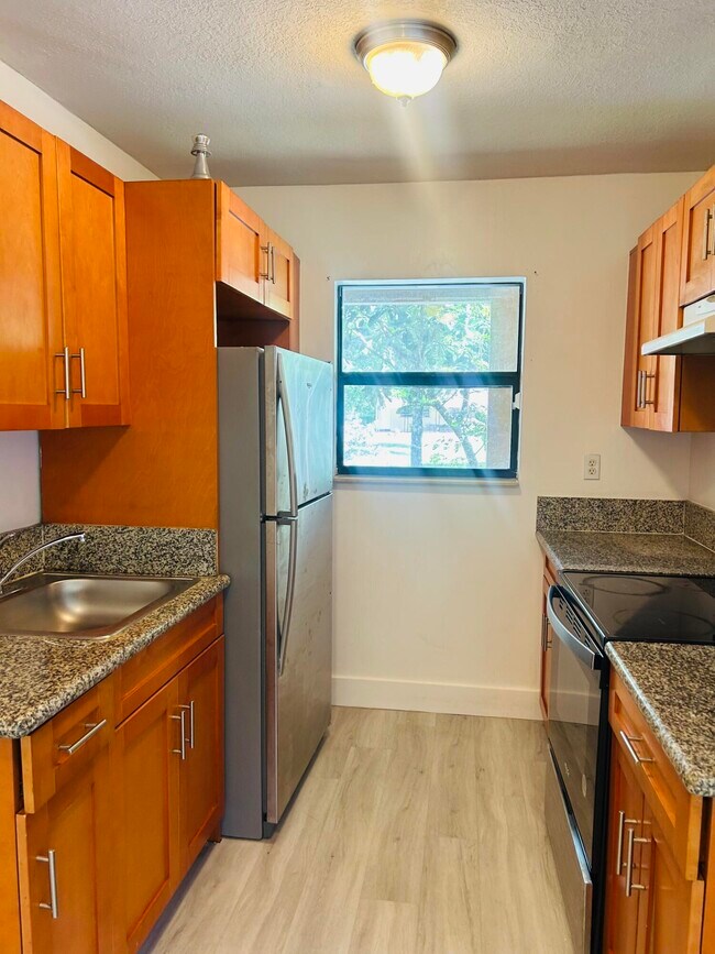 Building Photo - 844 NW 3rd Ave