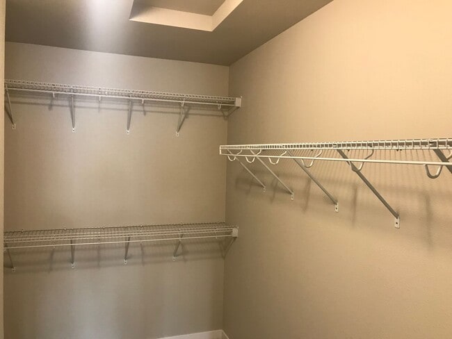 Building Photo - 3 Bed 3 Bath Twin Home