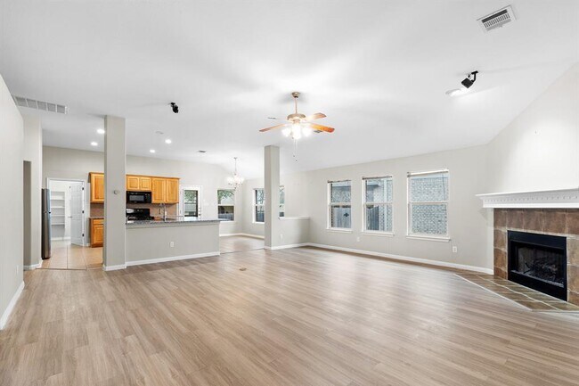 Building Photo - 2205 Speidel Dr