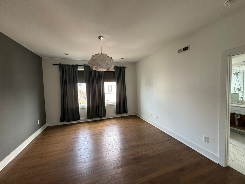 Building Photo - 908 Southside Pl