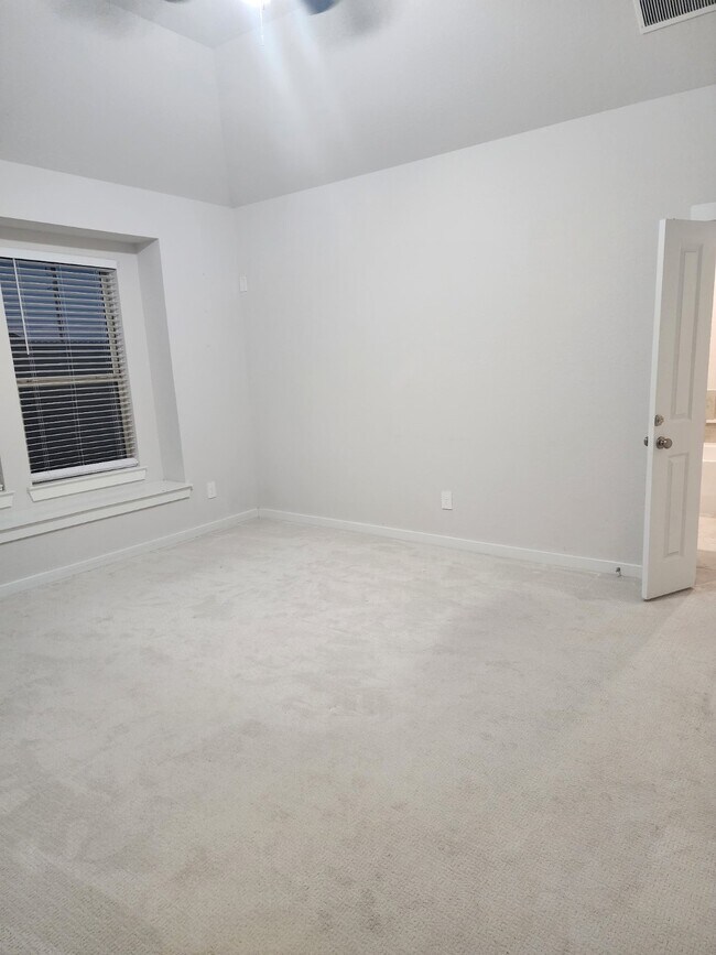 Building Photo - 126 Nightshade St