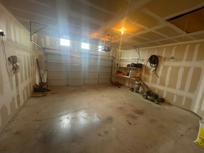 Building Photo - 10141 Sanden Dr