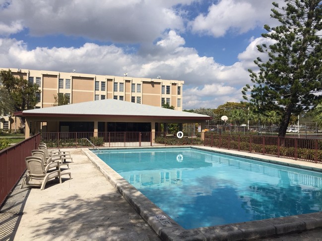 Pool - Coral Haven Apartments