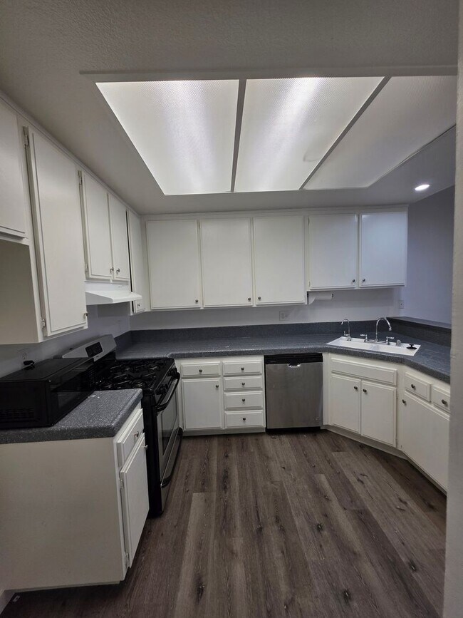 Building Photo - Newly Renovated 2 bedroom 2 bathroom Home in Costa Mesa