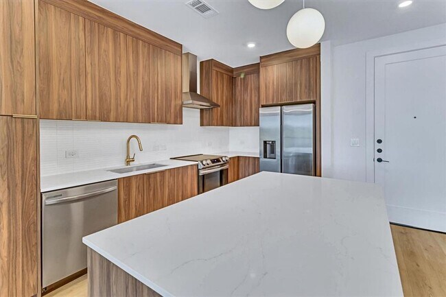 Building Photo - 1701 Simond Ave