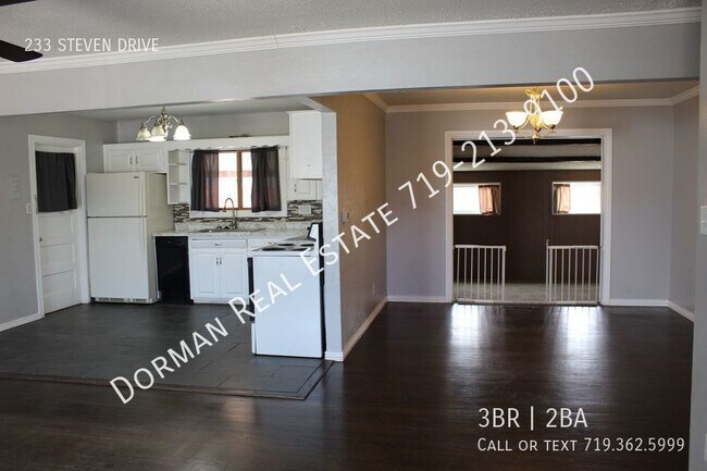Building Photo - 3 bedroom, 2 bath open concept