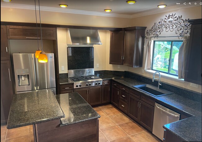 Building Photo - Call for your Private Showing! - Rent Ready September 1st