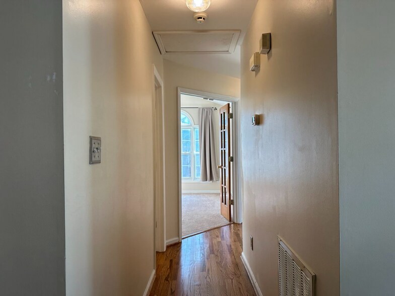 Building Photo - 8400 English Saddle Dr