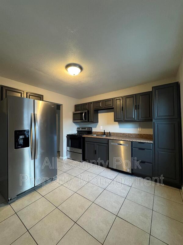 Building Photo - 1205 Ave F