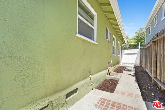 Building Photo - 5252 Canoga Ave